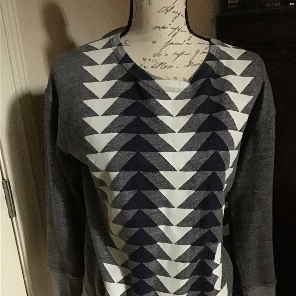 Beautiful sweater - Picture 3 of 3